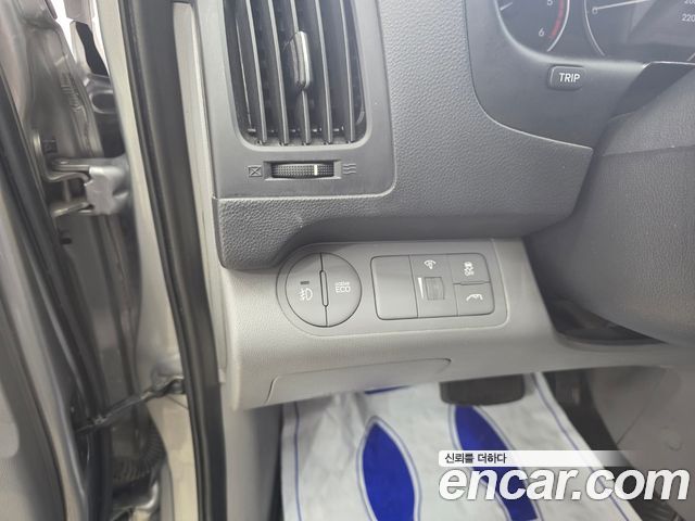 Hyundai Starex 2017 — photo 18