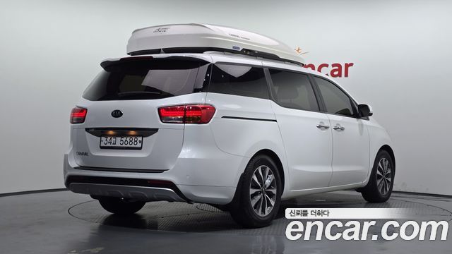 Kia Canival 2015 — photo 2