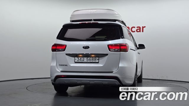 Kia Canival 2015 — photo 4