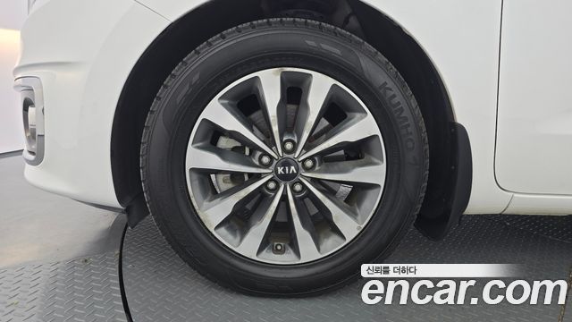 Kia Canival 2015 — photo 5