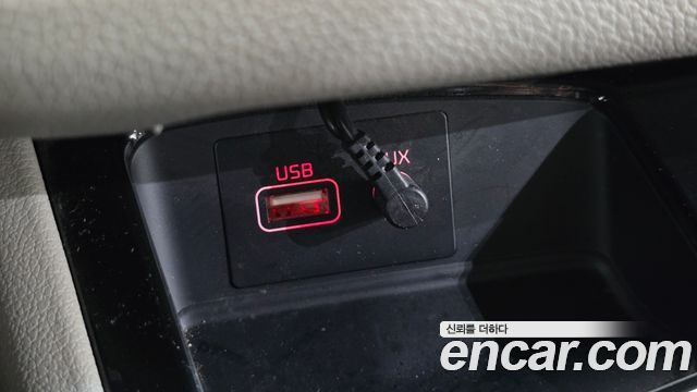 Kia Canival 2015 — photo 20