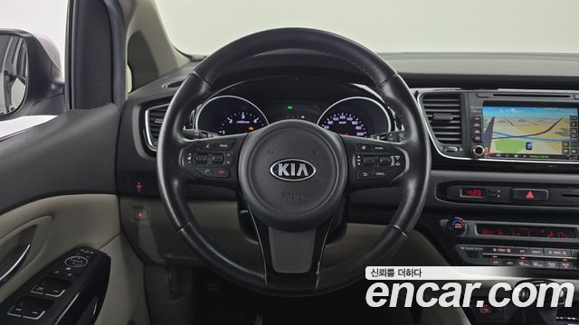 Kia Canival 2015 — photo 22