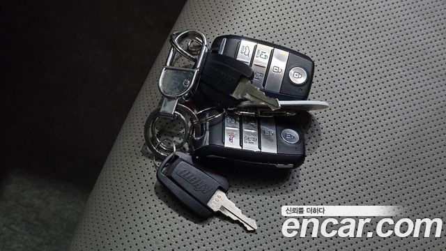 Kia Canival 2015 — photo 23