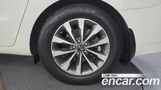 Kia Canival 2015 — photo 7