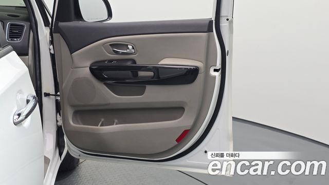Kia Canival 2015 — photo 15
