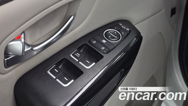 Kia Canival 2015 — photo 29
