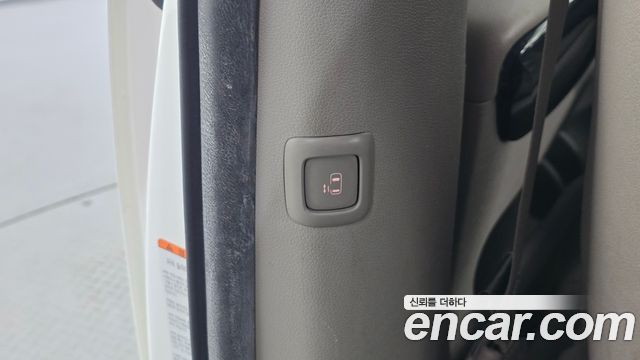 Kia Canival 2015 — photo 31