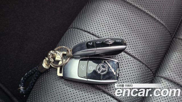 Mercedes-Benz E-Class 2017 — photo 21