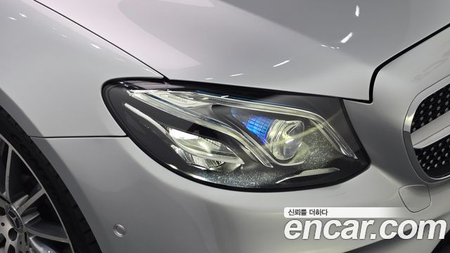 Mercedes-Benz E-Class 2017 — photo 8