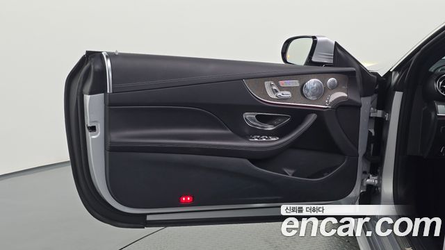 Mercedes-Benz E-Class 2017 — photo 14