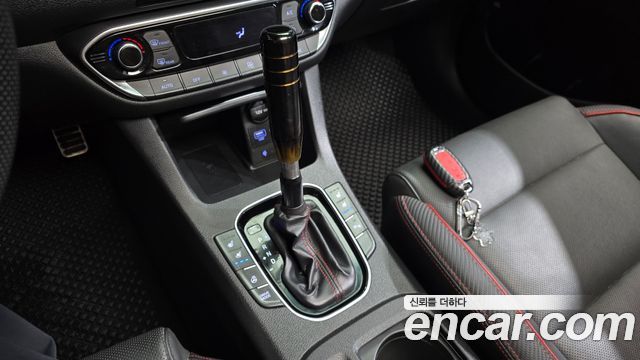 Hyundai i30 2019 — photo 12