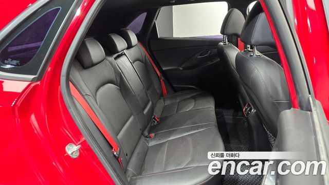 Hyundai i30 2019 — photo 17