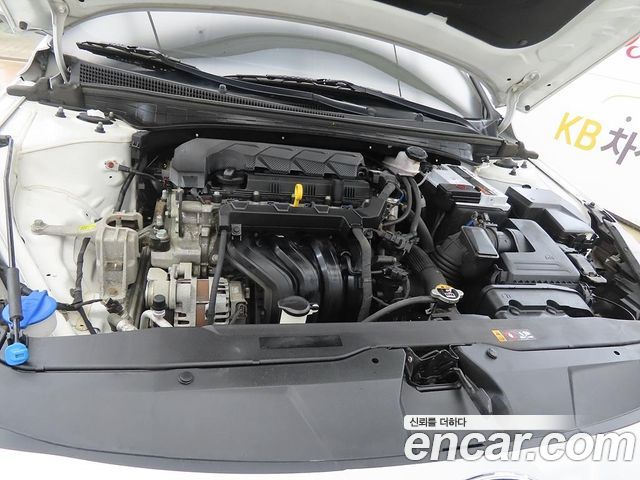 Hyundai AVANTE 2022 — photo 13