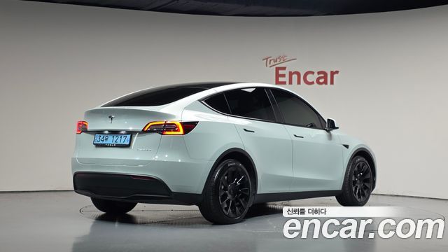 Tesla Model Y 2022 — photo 2