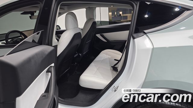 Tesla Model Y 2022 — photo 17