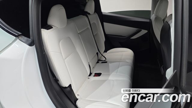 Tesla Model Y 2022 — photo 18