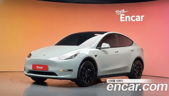 Tesla Model Y 2022 — photo 1