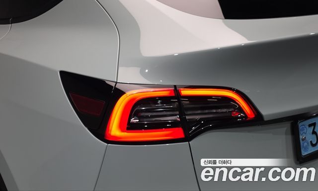 Tesla Model Y 2022 — photo 9