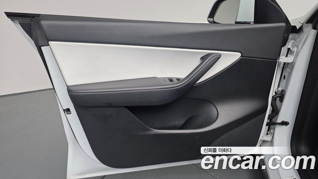 Tesla Model Y 2022 — photo 14