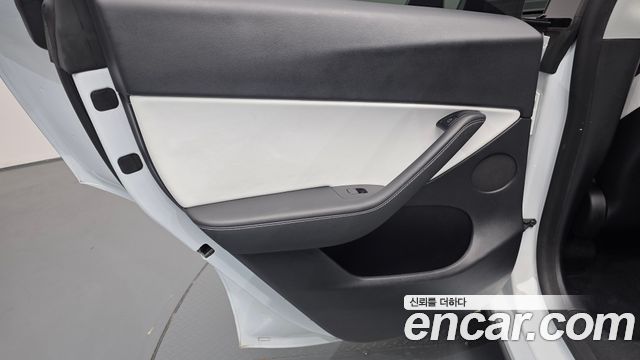 Tesla Model Y 2022 — photo 15