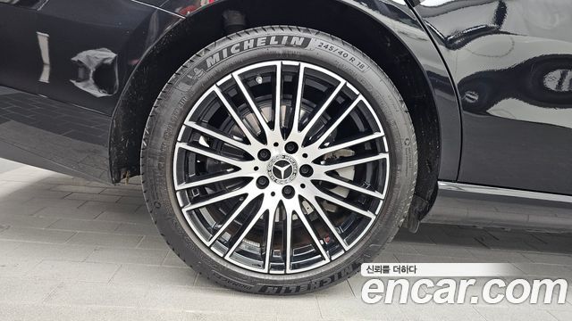 Mercedes-Benz C-Class 2024 — photo 5