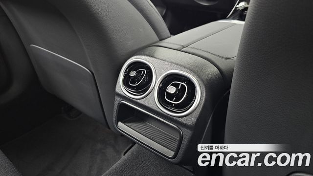 Mercedes-Benz C-Class 2024 — photo 25