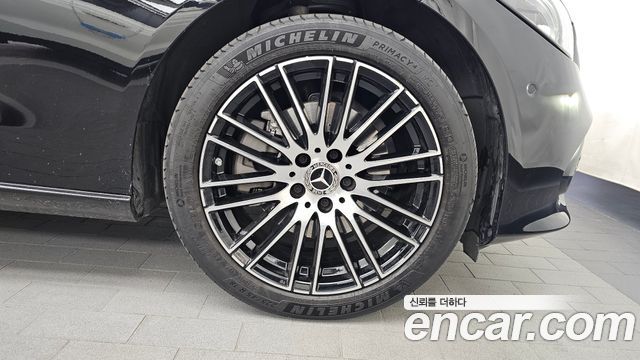 Mercedes-Benz C-Class 2024 — photo 7