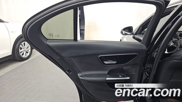 Mercedes-Benz C-Class 2024 — photo 15