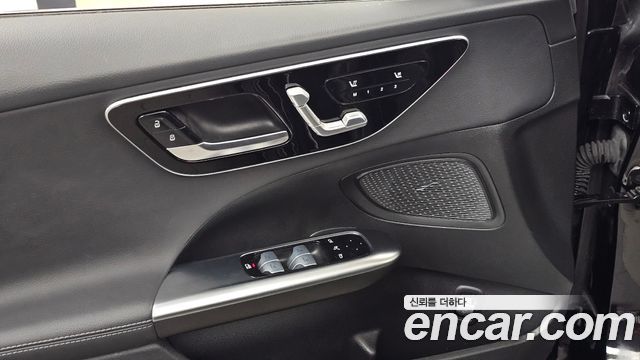 Mercedes-Benz C-Class 2024 — photo 27