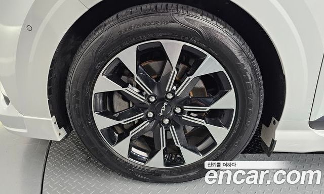Kia Canival 2023 — photo 7