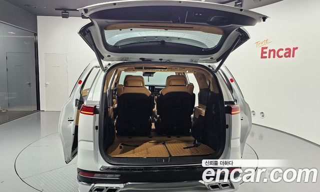 Kia Canival 2023 — photo 16