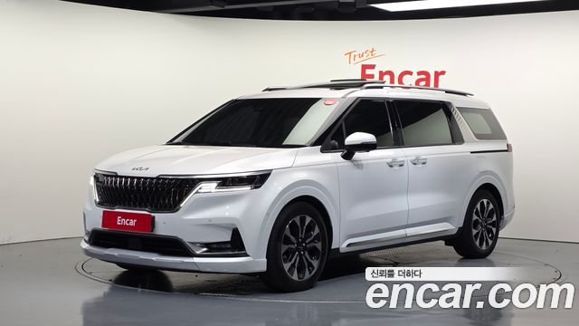 Kia Canival 2023 — photo 1