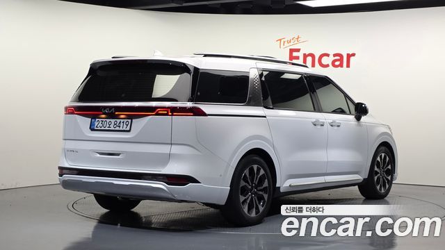 Kia Canival 2023 — photo 2