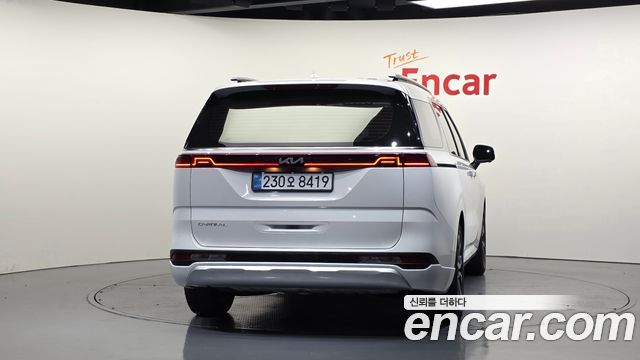 Kia Canival 2023 — photo 4