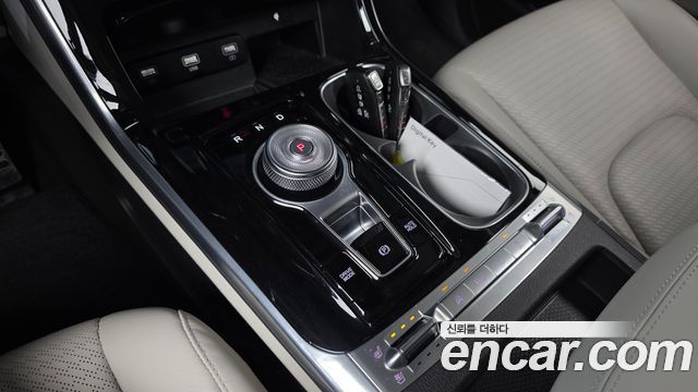 Kia Canival 2023 — photo 9