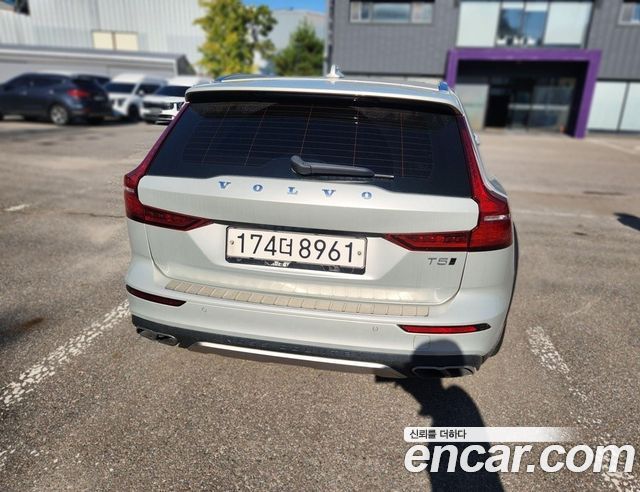 Volvo V60 2020 — photo 4