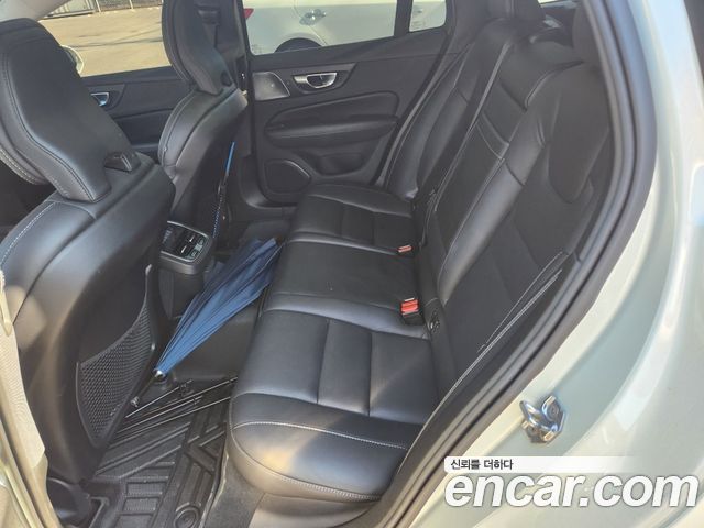 Volvo V60 2020 — photo 10