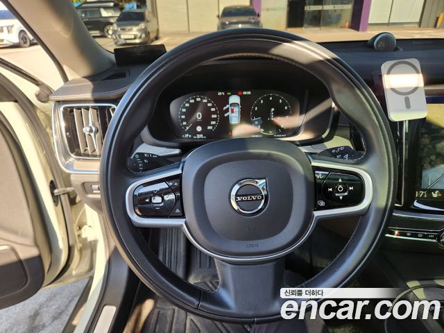 Volvo V60 2020 — photo 11