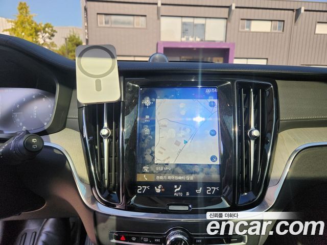 Volvo V60 2020 — photo 13