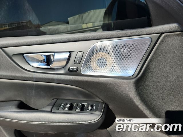 Volvo V60 2020 — photo 16