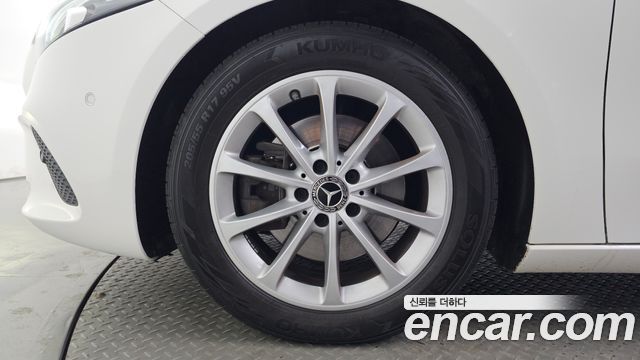 Mercedes-Benz A-Class 2020 — photo 5