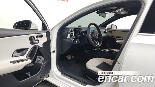 Mercedes-Benz A-Class 2020 — photo 10