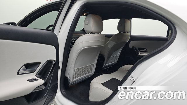 Mercedes-Benz A-Class 2020 — photo 11