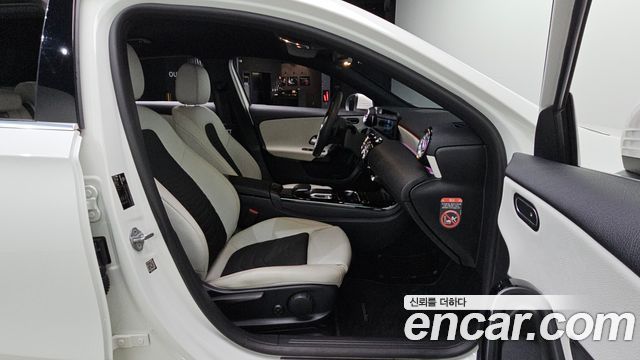 Mercedes-Benz A-Class 2020 — photo 12