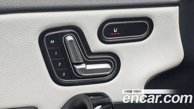 Mercedes-Benz A-Class 2020 — photo 13