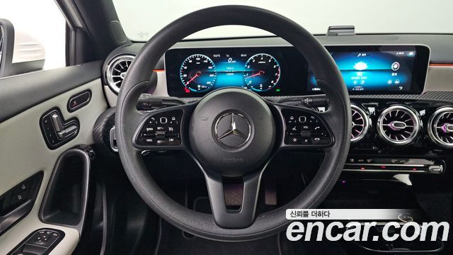 Mercedes-Benz A-Class 2020 — photo 15