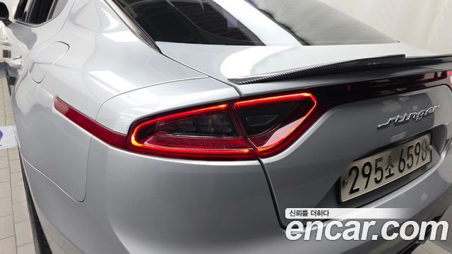 Kia Stinger 2018 — photo 9
