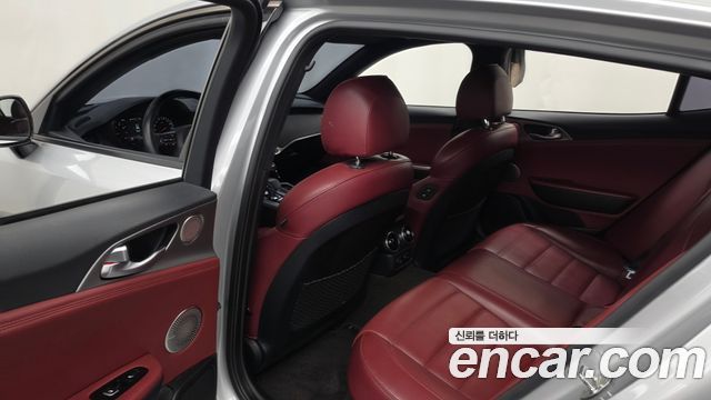 Kia Stinger 2018 — photo 16