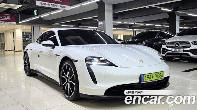 Porsche Taycan 2023 — photo 2