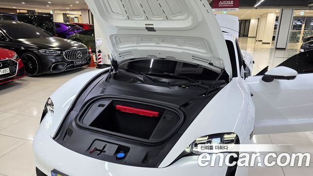 Porsche Taycan 2023 — photo 8